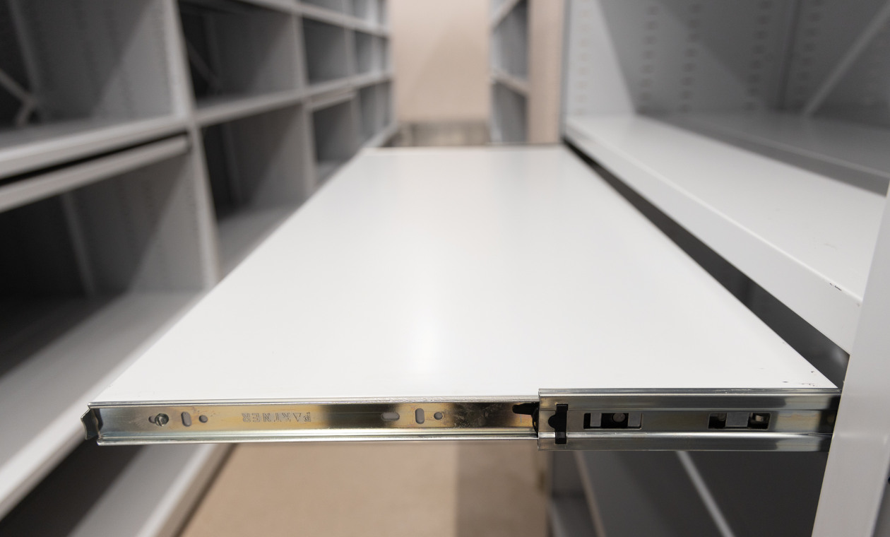 Выдвижная полка